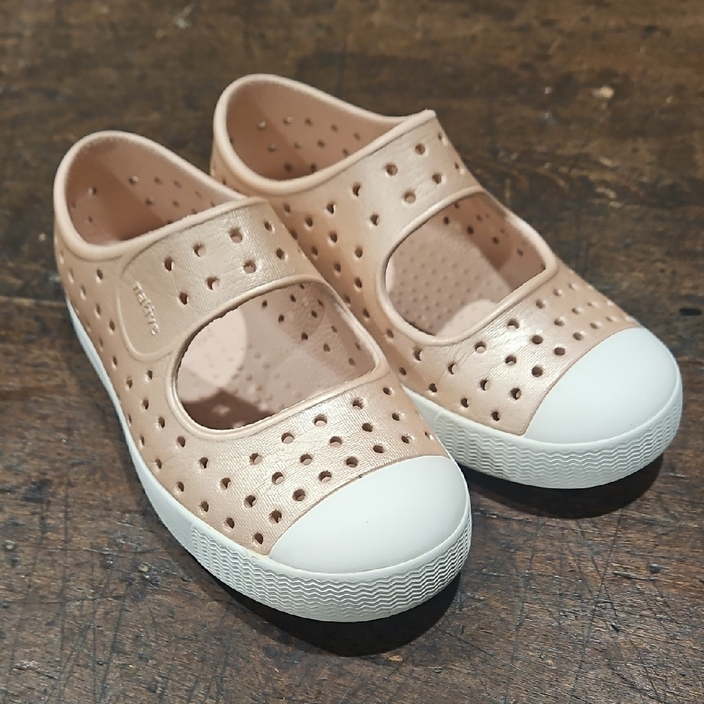 EUC - C11 Rose Gold Juniper Natives
